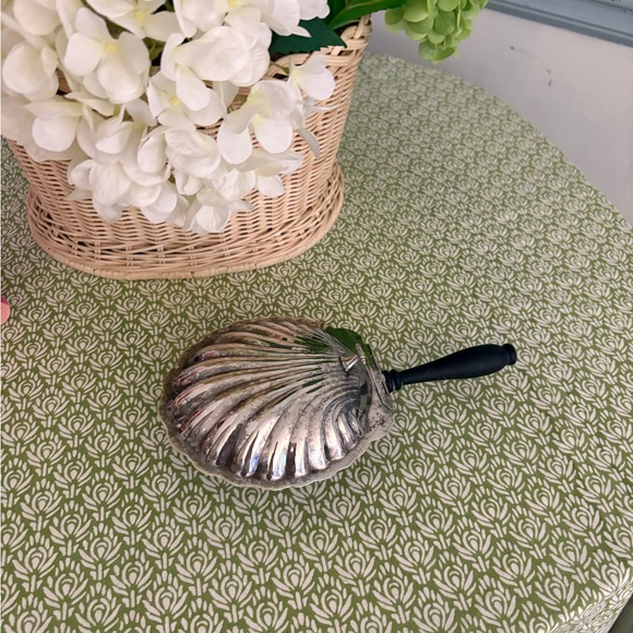 Dining | Butlers Crumb Sweeper Catcher Shell Design | Poshmark